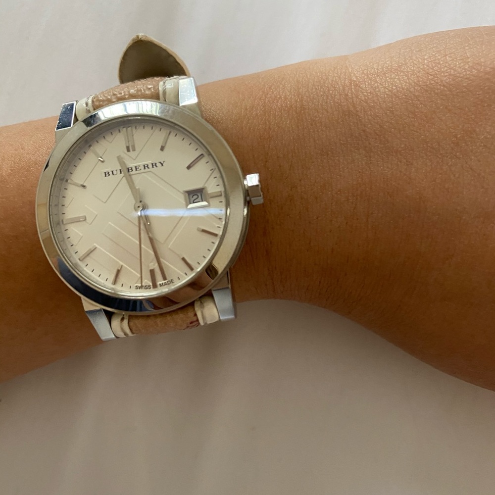Authentic leather Burberry women’s watch - 34mm